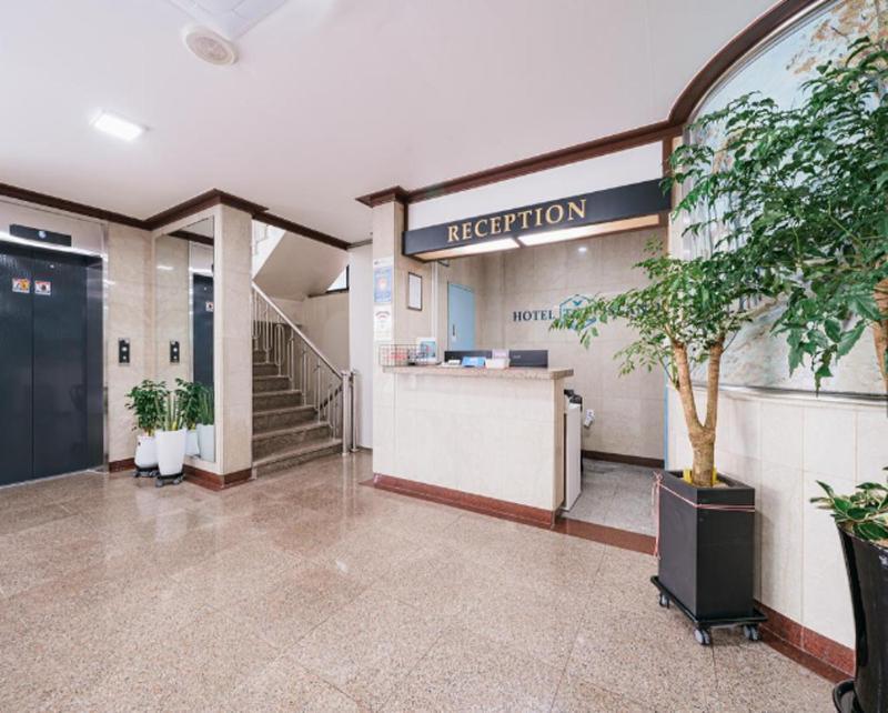 Top Island Hotel Jeju Exterior photo