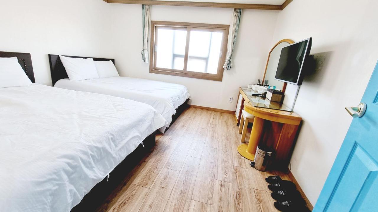 Top Island Hotel Jeju Exterior photo