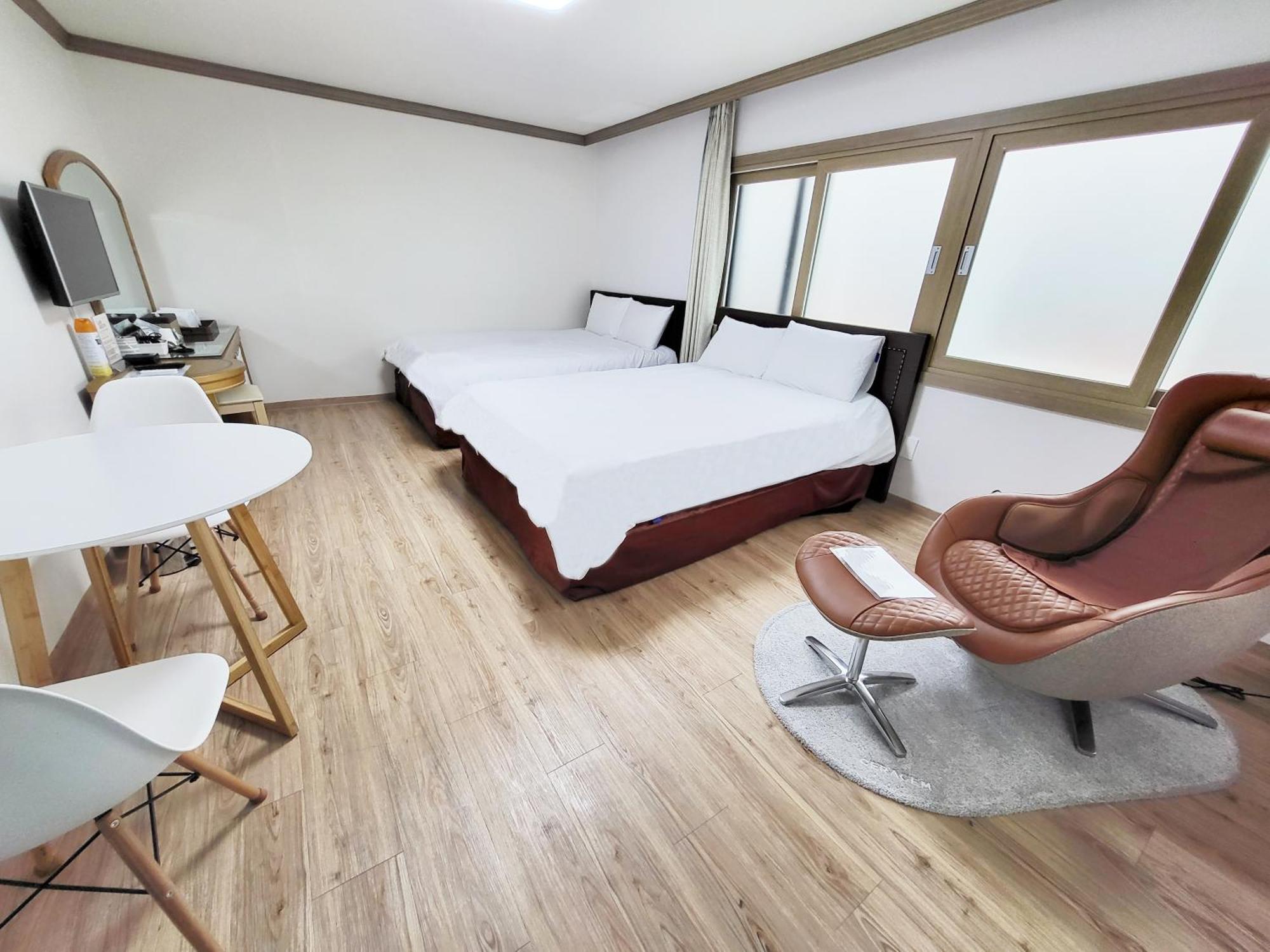 Top Island Hotel Jeju Exterior photo